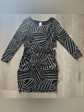 VENUS Black and Gold Long-Sleeve Sequin Bodycon Dress